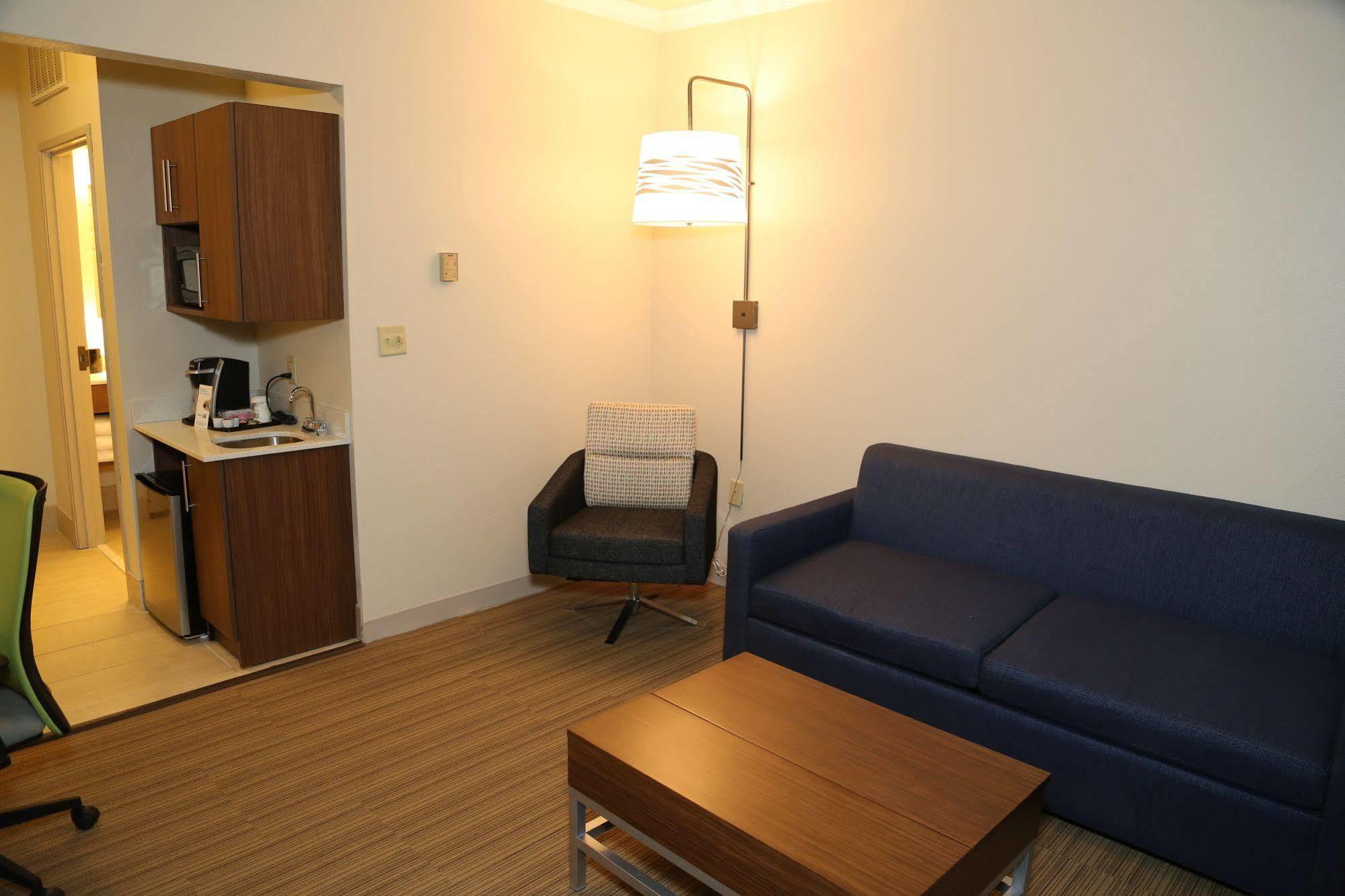 Holiday Inn Express Hotel & Suites Greenville By Ihg Екстер'єр фото