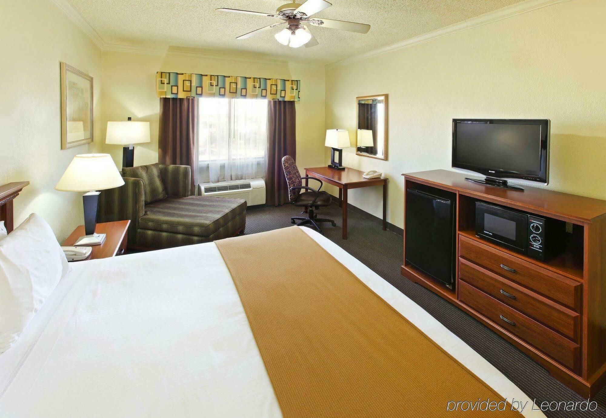 Holiday Inn Express Hotel & Suites Greenville By Ihg Екстер'єр фото